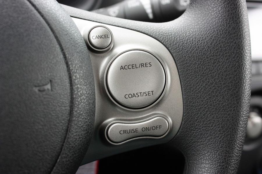  Nissan Micra 2015 года  (фото 27 из 37)